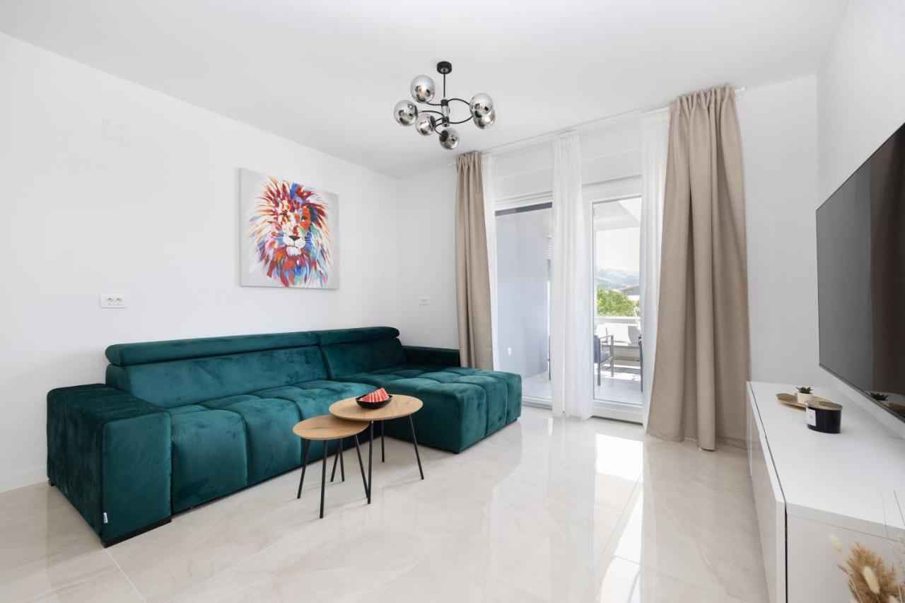 Bonaca Apartments With Terrace And Private Parking Kaštela Buitenkant foto